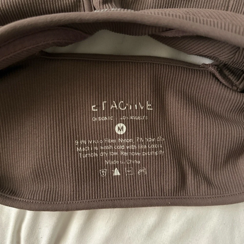 SET ACTIVE Ribbed Contour Sports Bra in Color Pepper Medium - Picture 3 of 5